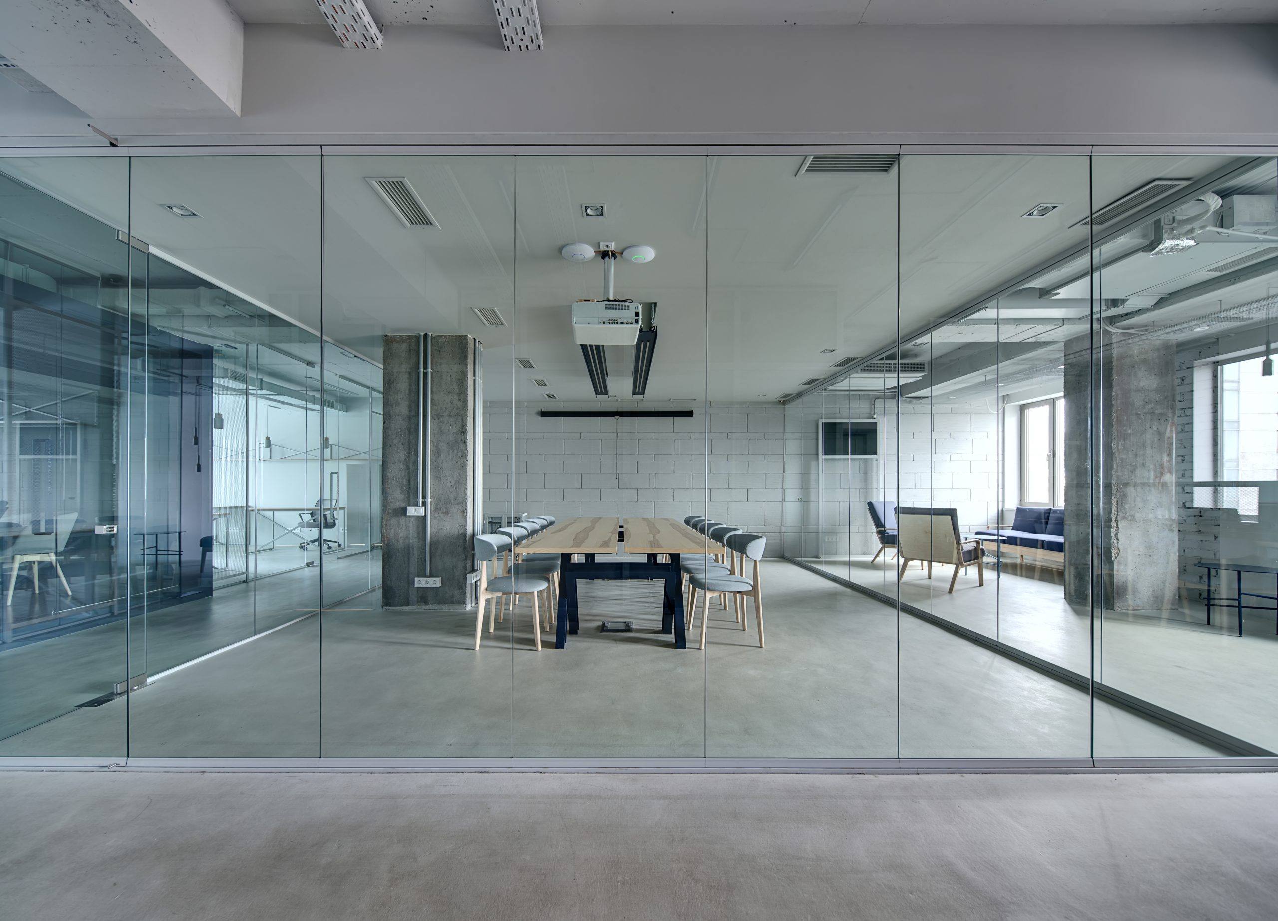 How Office Window Design Helps Improve the Productivity and Well-being of Employees